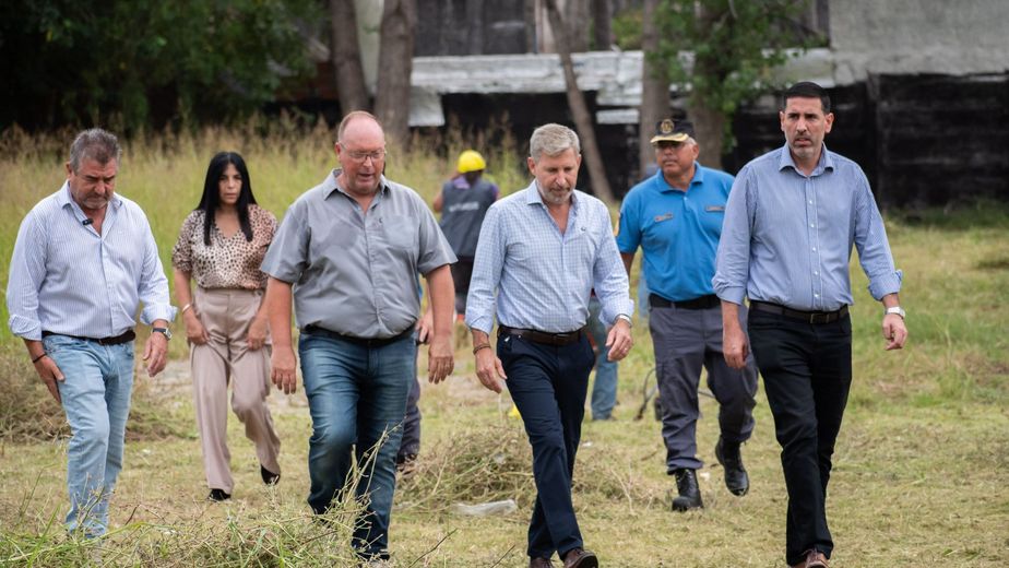 Frigerio supervisó en Paraná tareas de mantenimiento escolar realizadas por internos del Servicio Penitenciario.