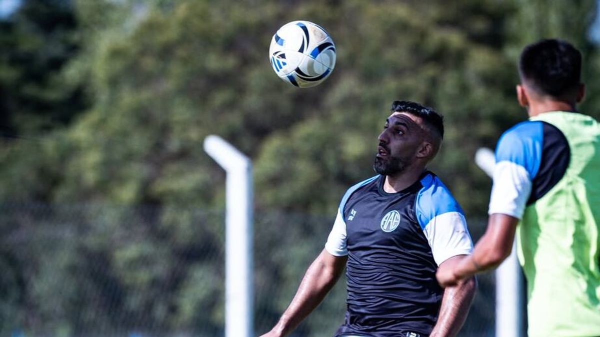 Estudiantes de Río Cuarto, uno de los "liberados" para la TV; ¿y con Wanchope Ábila?