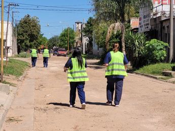 Abordaje sanitario y ambiental para prevenir hantavirus y dengue: operativo clave que recorre barrios casa por casa