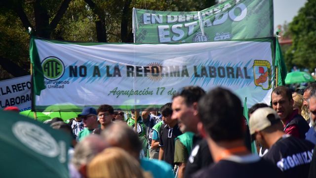 Marcha en Córdoba contra la reforma laboral que impulsa el Gobierno nacional.