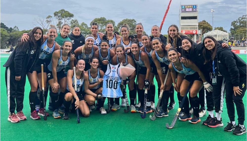 Lucina von der Heyde junto a Las Leonas