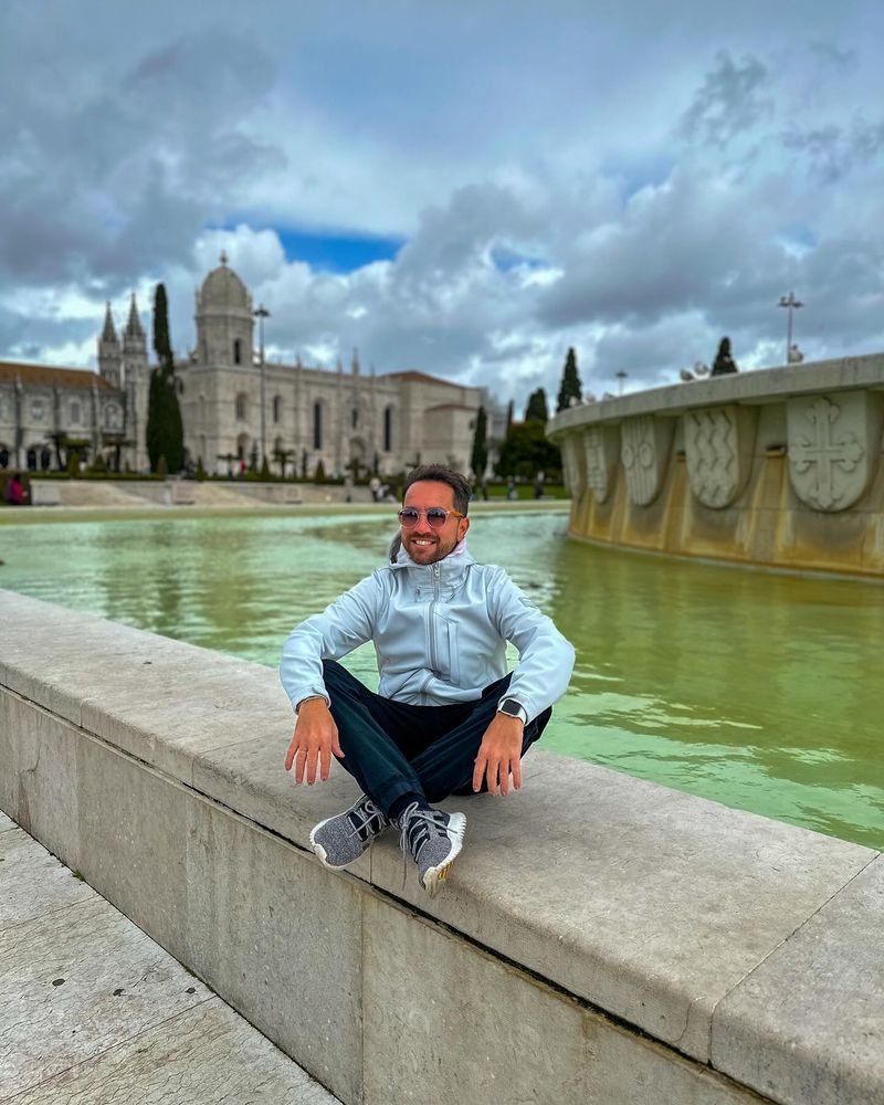 Matías Secchi es cofundador de DespegaLab, donde traslada la lógica del emprendimiento y la optimización de recursos al mundo empresarial.