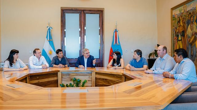 Fondos mineros: Jalil reunió a intendentes y avanzó con un plan de obras en el oeste.