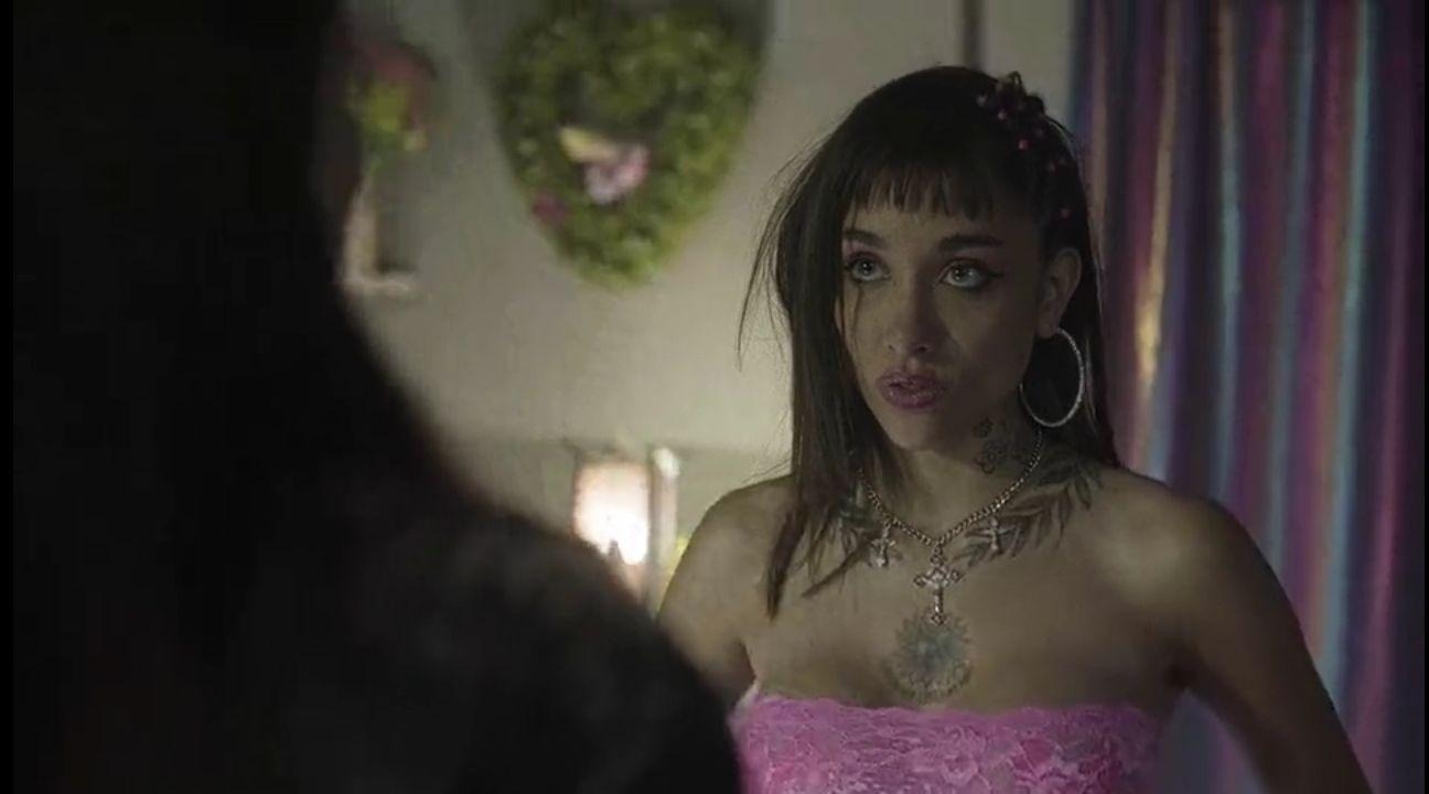 María Becerra en las escenas de En El Barro T1.