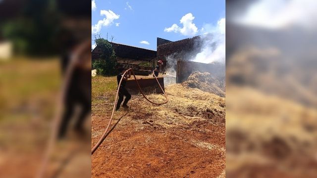 Incendio en un aserradero de Hipólito Yrigoyen: ardió un depósito de aserrín.