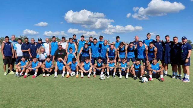Plantel y cuerpo técnico de Gimnasia y Esgrima de Jujuy para la temporada 2026.