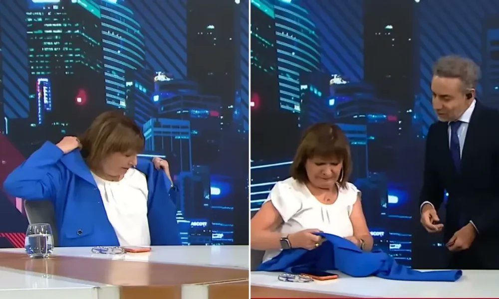 Patricia Bullrich mostrando el traje que lució para la televisión.