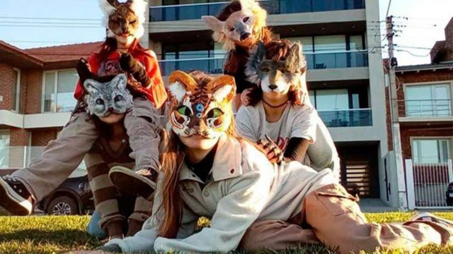 Moda Therians: personas que se autoperciben como animales, se reunirán en la plaza 9 de Julio de Posadas.