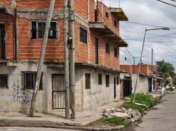 Conmoción en San Martín: le disparó por la espalda a un chico de 14 años que peleaba con su hijo