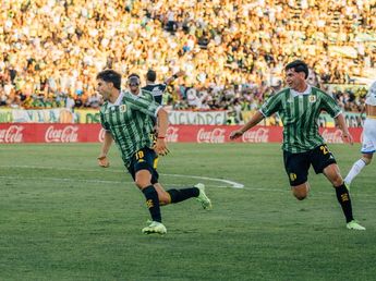 Pasó por Instituto sin pena ni gloria, y anotó un golazo para su nuevo equipo en la Liga