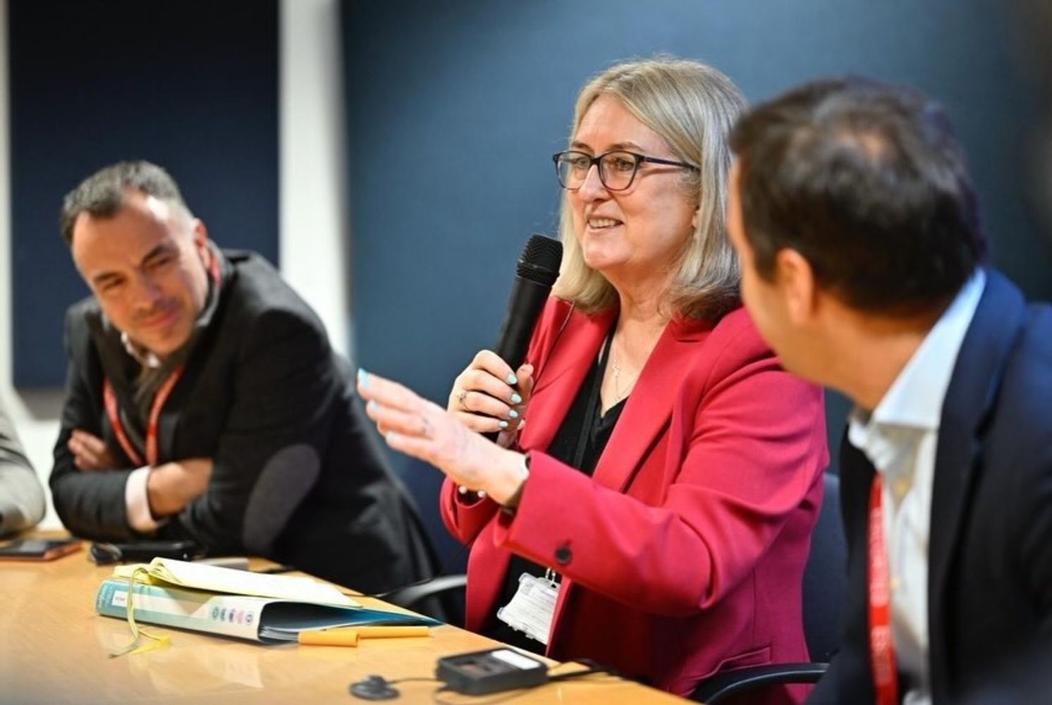 Una de las actividades centrales fue el encuentro con la ministra de Habilidades del Reino Unido, Jacqui Smith, y miembros de su equipo.