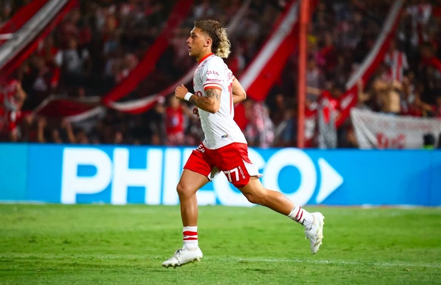 El delantero de Instituto, Luca Klimowicz, gusta en el Emelec de Ecuador.