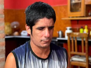 Engaños y patadones: el indignante robo a una persona ciega en Córdoba
