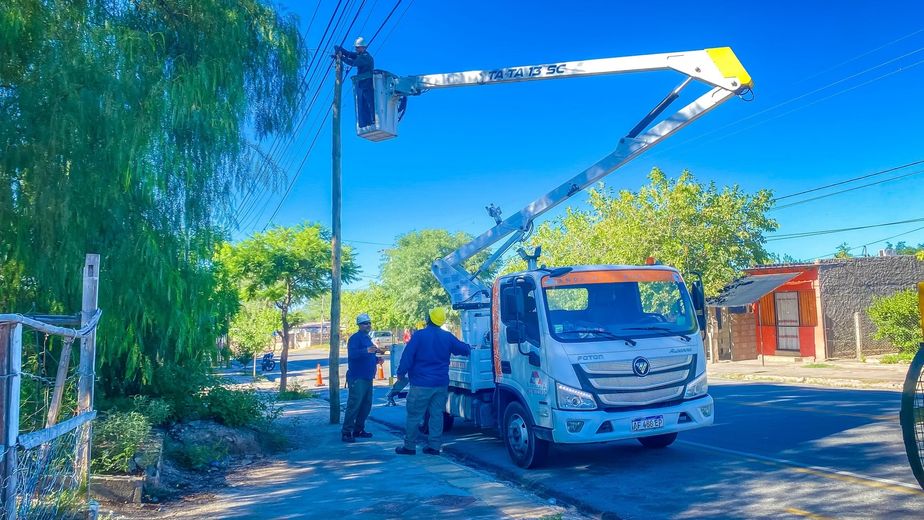 Andalgalá mejora el alumbrado público en Avenida Argentina