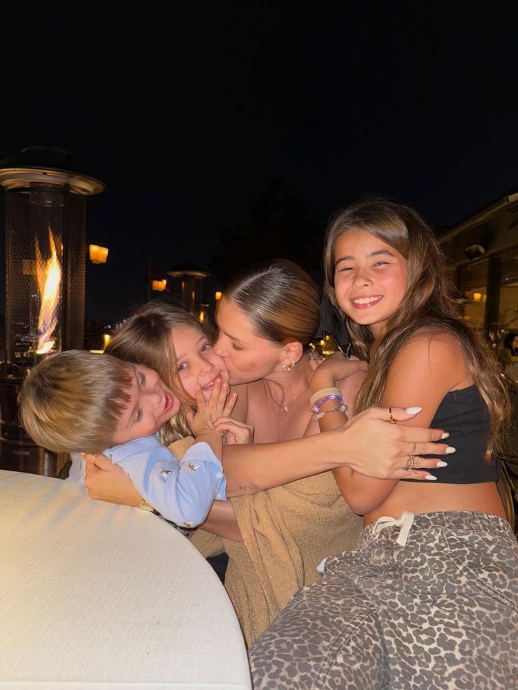 China Suárez y sus hijos
