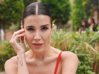 Andrea Rincón se sumó a la tendencia del saco sastrero y dio cátedra de estilo con un look blanco y negro