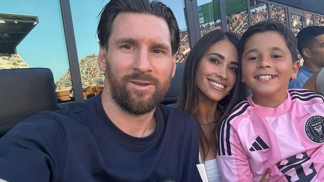 Leonel Messi, Antonela Rocuzzo y Mateo Messi.