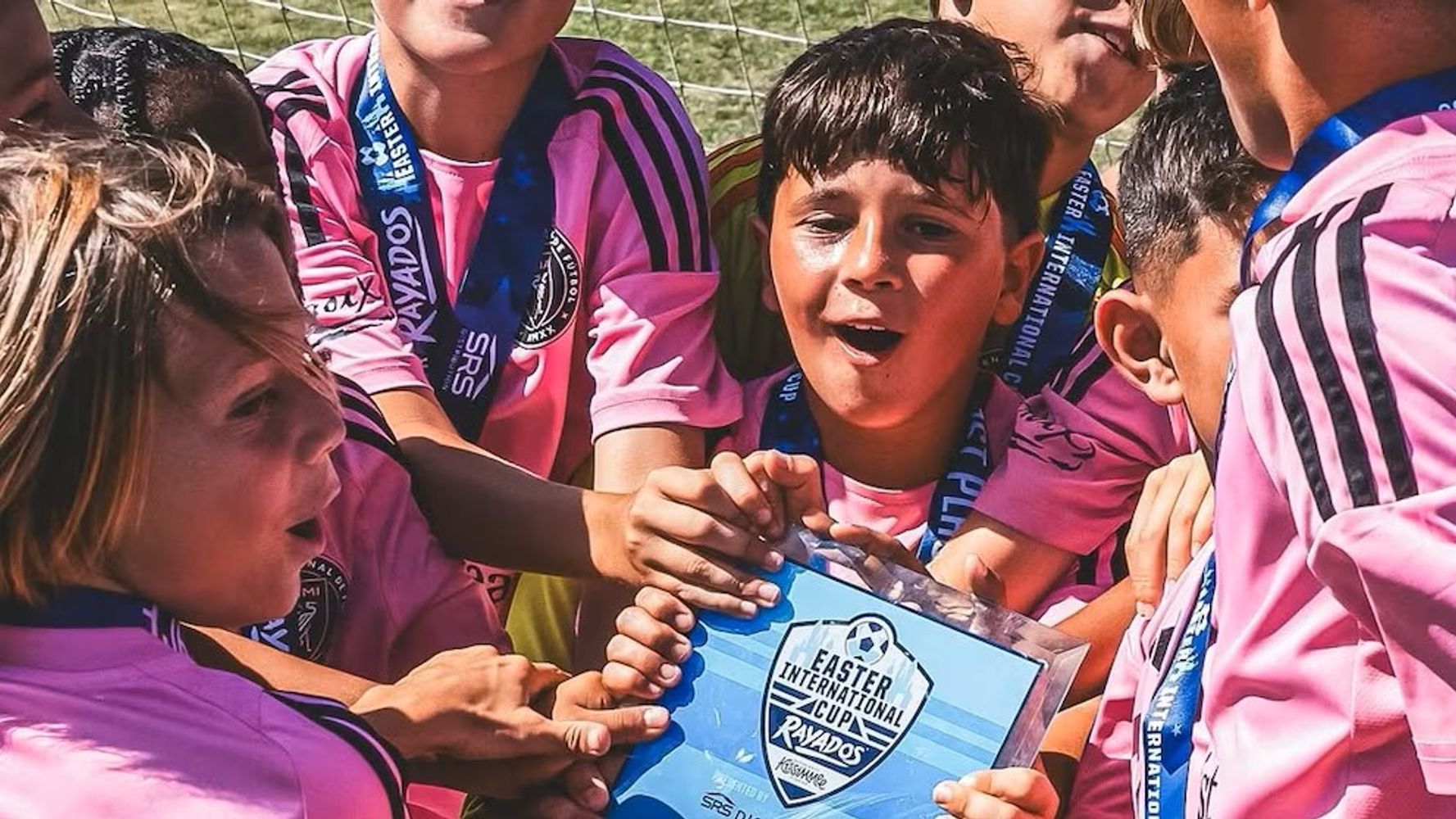 Mateo Messi y sus compañeros de equipo