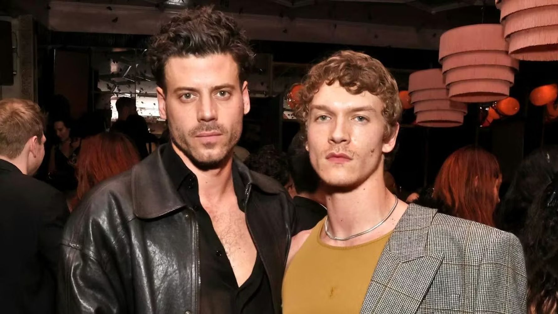 Connor Storrie y François Arnaud.