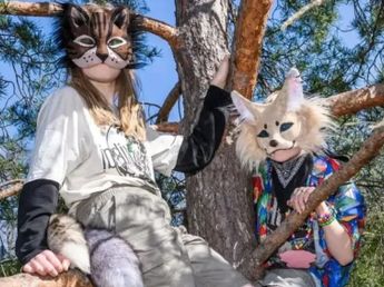 Polémica por una escuela argentina para ser Therian: clases para caminar en 4 patas, ladrar y comportarse como animal