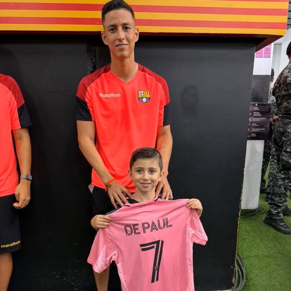 El hijo del jugador Miguel Parrales, del Barcelona de Guayaquil, feliz con los astros argentinos. 