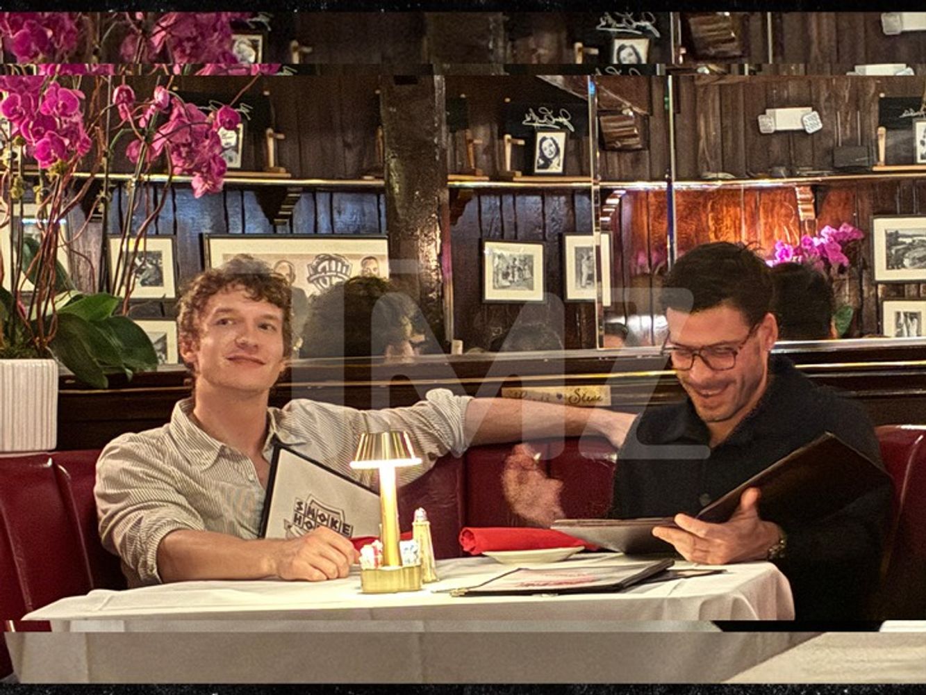 François Arnaud y Connor Storrie.