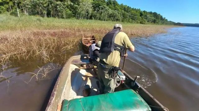 Lago Urugua-í: secuestran redes y destruyen botes utilizados para pesca furtiva.