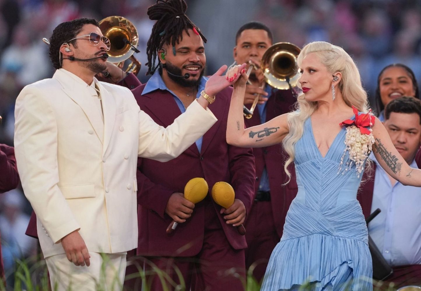 El cantante puertorriqueño junto a Lady Gaga, una de las estrellas que estuvo en el show.