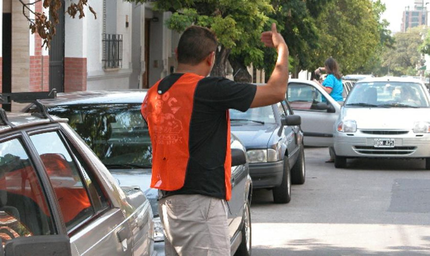 Reabren el debate para prohibir o limitar a los "naranjitas" en Córdoba.