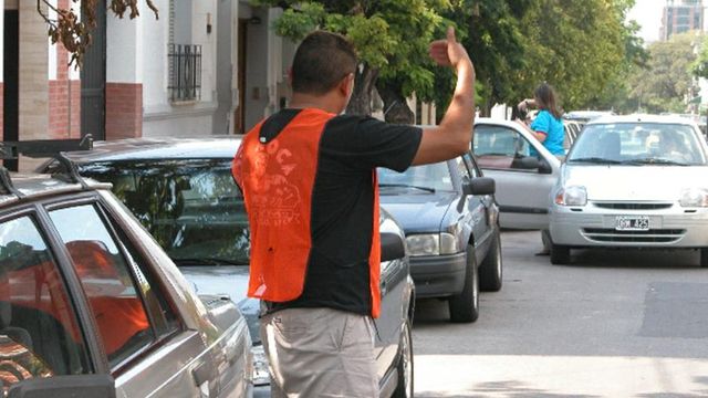 Reabren el debate para prohibir o limitar a los "naranjitas" en Córdoba.