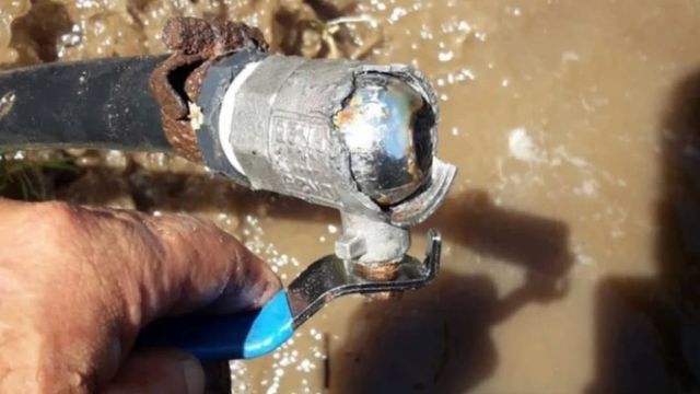 Detectaron pérdida de agua en calle Río Negro al 800