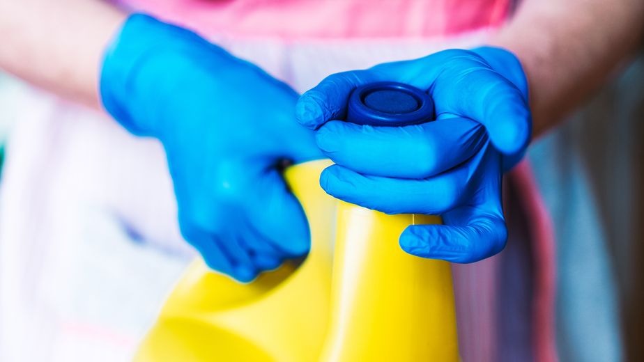 ANMAT retiró del mercado una lavandina y varias marcas de cosméticos por riesgo para la salud