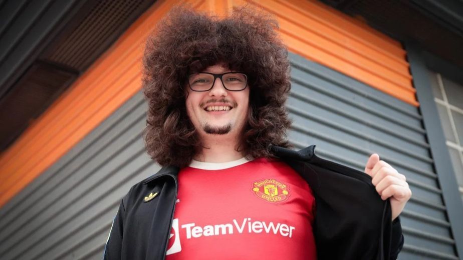 Así tiene el pelo Frank Ilet tras 500 días sin cortárselo por el Manchester United: hoy puede terminar el reto