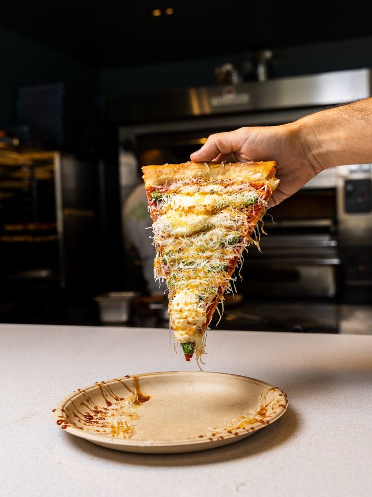 Esta pizza estilo Nueva York se volvió una de las favoritas de los críticos.