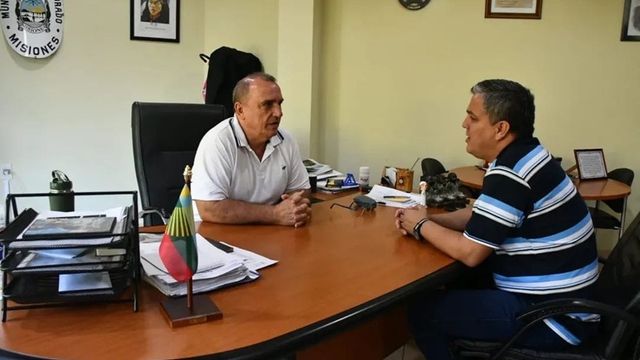 El intendente de Eldorado, Rodrigo “Pipo” Durán, con Roberto Padilla, ministro de la Secretaría de Estado de Prevención de Adicciones y Control de Drogas de Misiones.