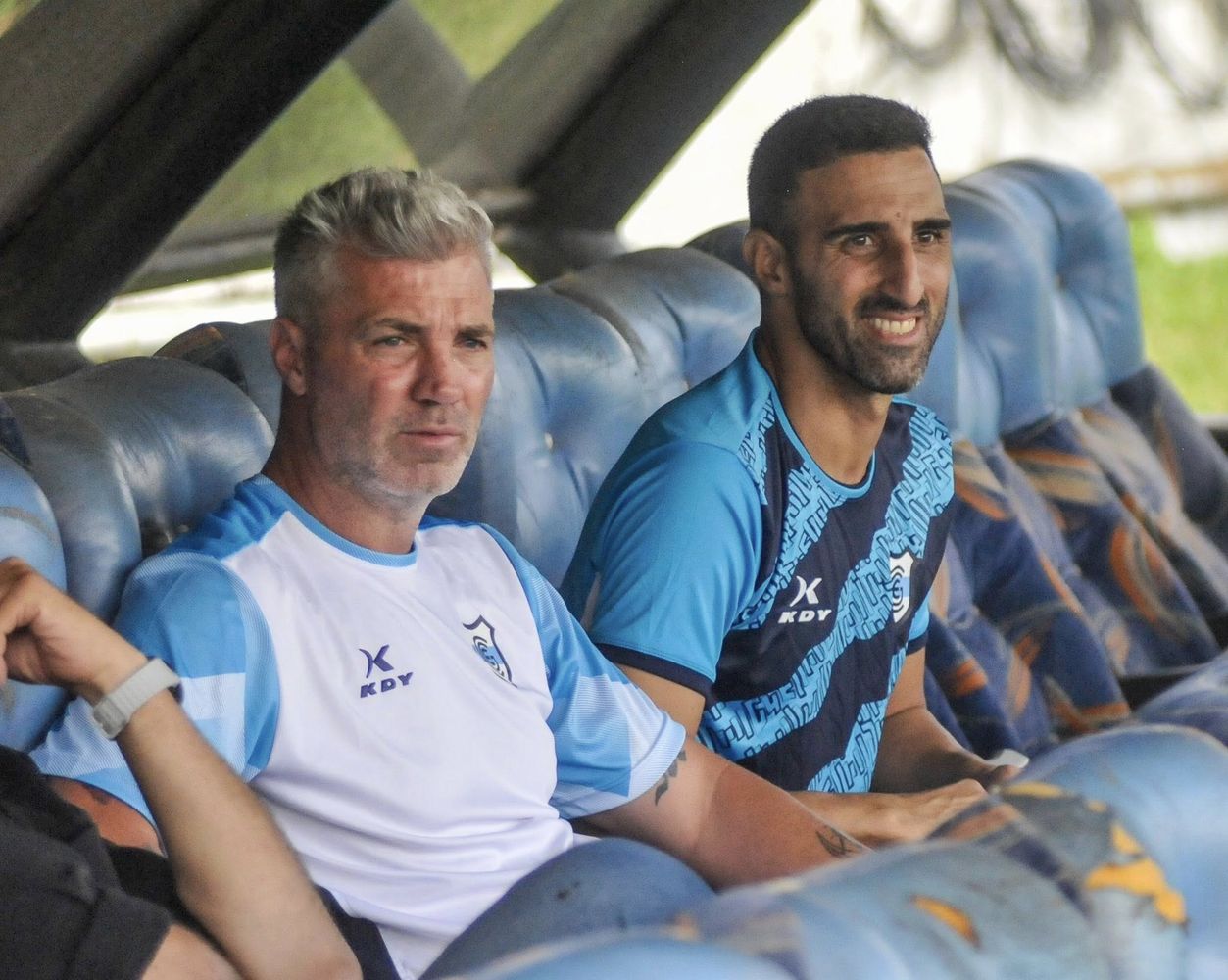 Debut en todo: Hernán Pellerano (derecha) dirigirá su primer partido oficial como DT en su carrera y será al mando del elenco jujeño. A su lado, Julio Chiarini, manager deportivo del club.