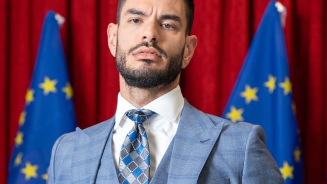 El médico que denunció su despido por tener OnlyFans.