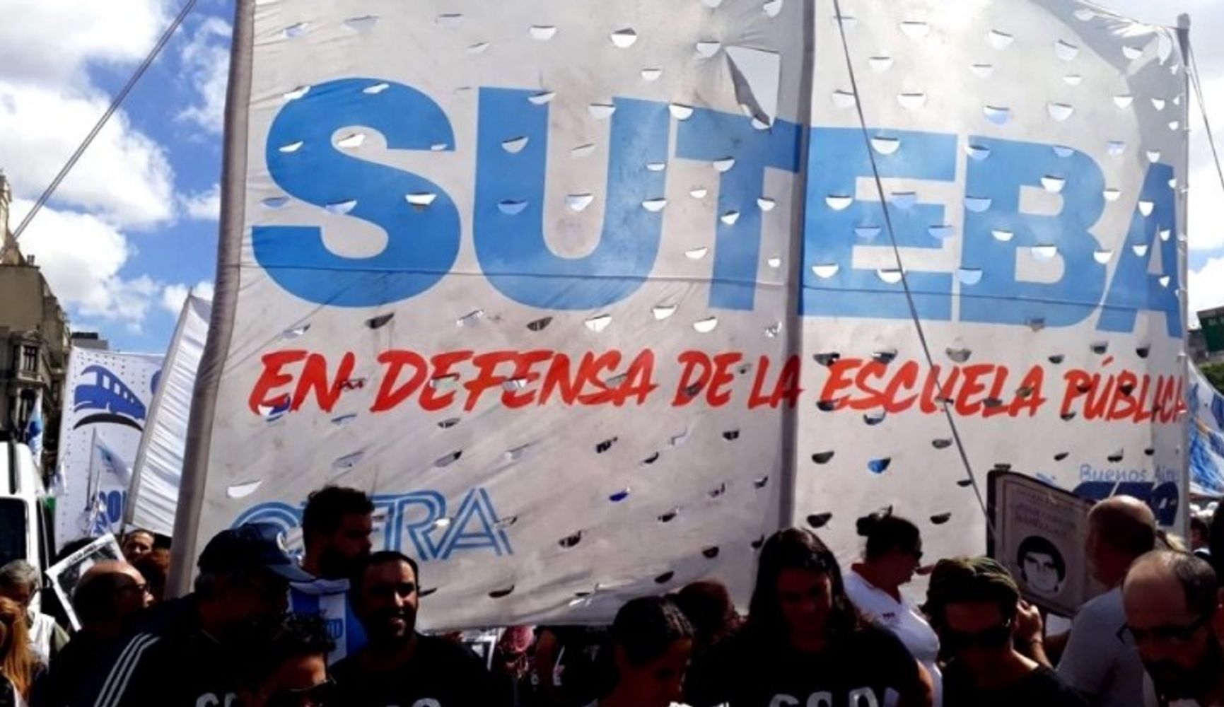 Los sindicatos AMET, FEB, SUTEBA y UDOCBA confirmaron que el paro será por 24 horas.