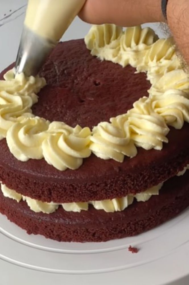 Cómo hacer una torta Red Velvet en simples pasos: la receta más fácil para sorprender y disfrutar en San Valentín