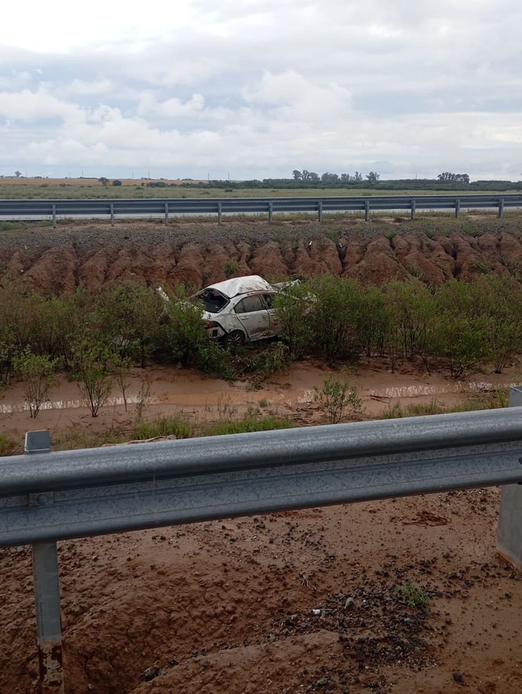 Las inclemencias del tiempo y las condiciones de la carpeta provocaron un despiste sobre autopista 19 en La Francia
