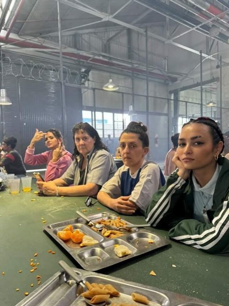 Verónica Llinás y la China Suárez durante las grabaciones de En el Barro.