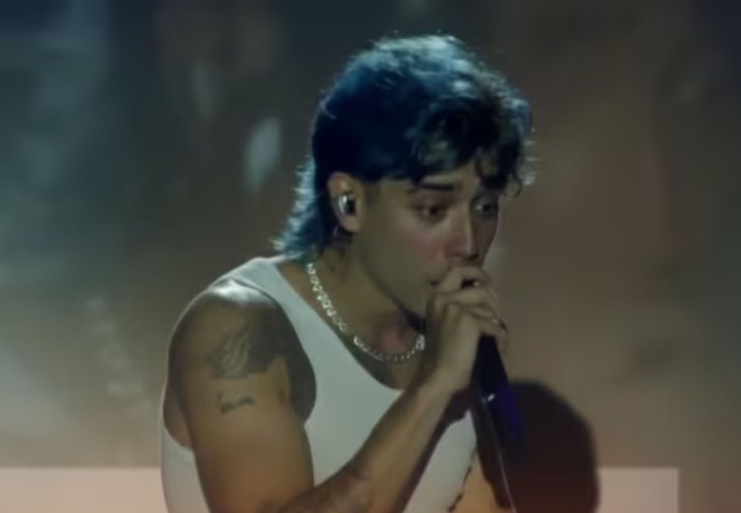 El momento en que Luck Ra frenó el show.