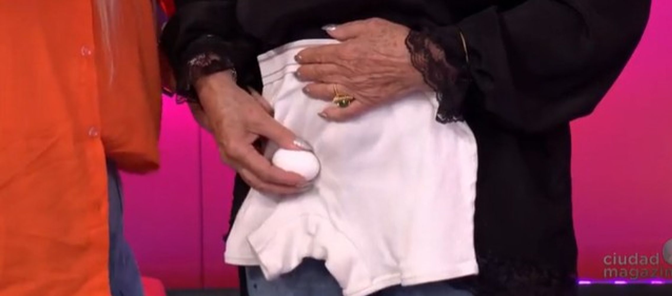 Moria Casán mostró en vivo el ritual del calzoncillo.