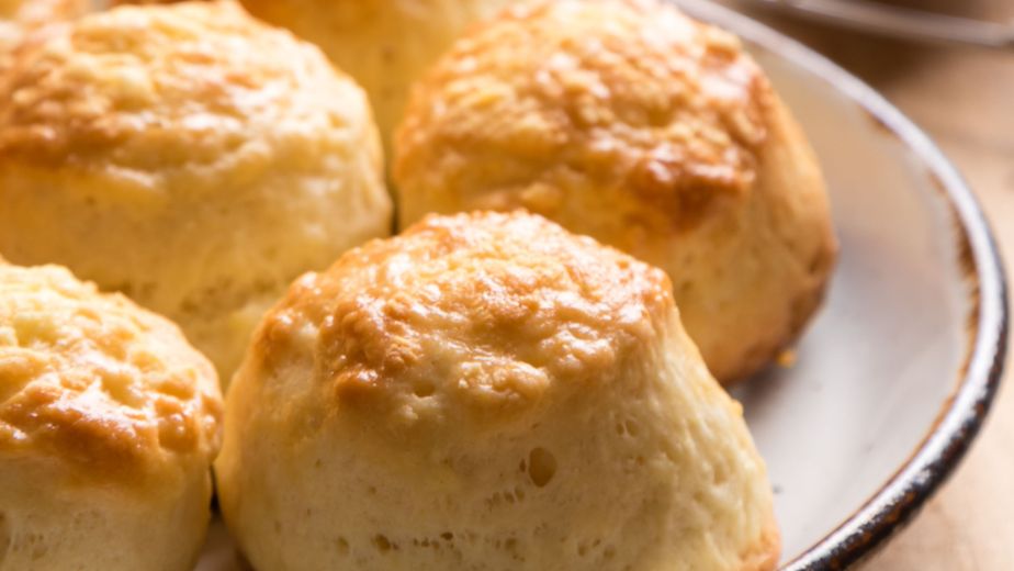 Cómo hacer unos sabrosos scones de queso: la receta liviana y sin harina común