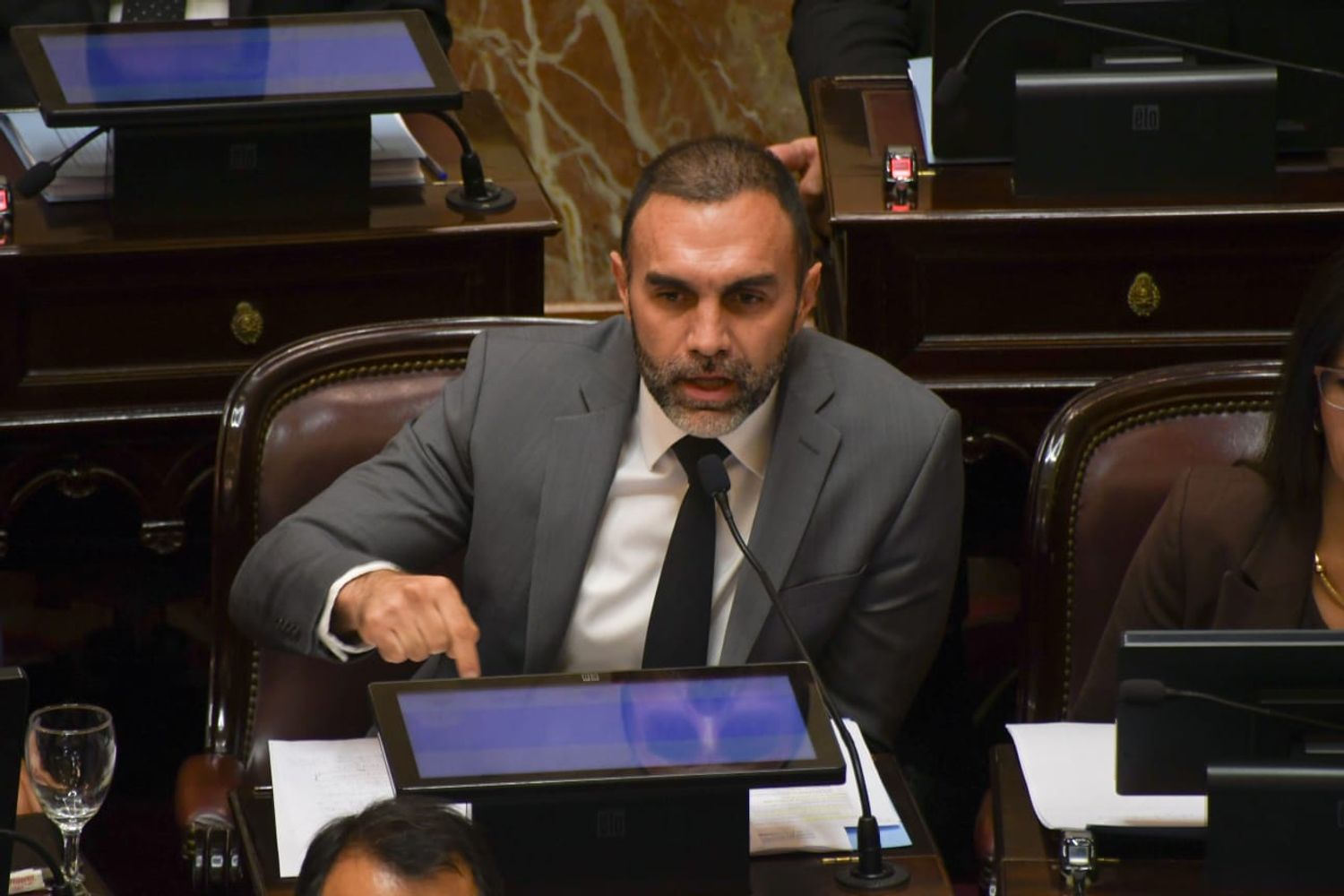 “Los jóvenes fueron los primeros en entender a Javier Milei y en abrazar la transformación de Argentina”, sostiene el senador Ezequiel Atauche.
