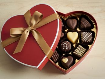 Cómo hacer bombones de chocolate caseros: la receta para sorprender en San Valentín