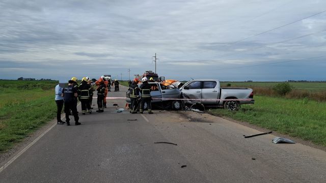 En un choque frontal en Las Varillas, hay una persona de 60 años fallecida y otra en grave estado