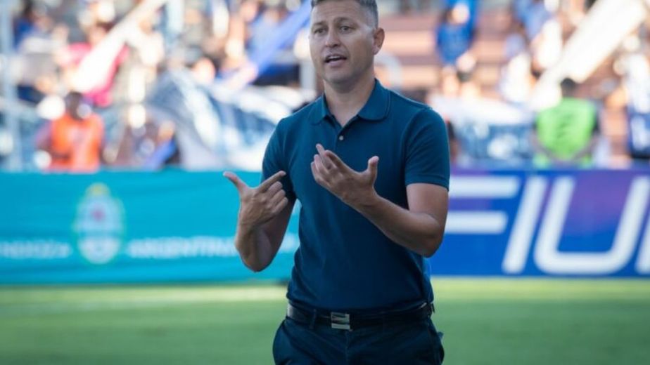 Instituto confirmó a Diego Flores como su entrenador: quiénes lo acompañan y cuándo debuta