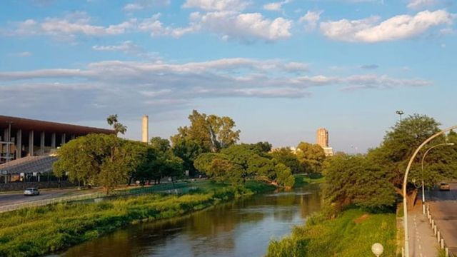 Cielo despejado, pero temperaturas frescas en Córdoba.