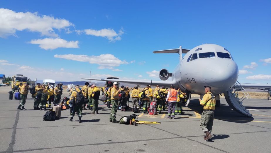 Cinco brigadistas de Tucumán refuerzan el combate de incendios en Chubut